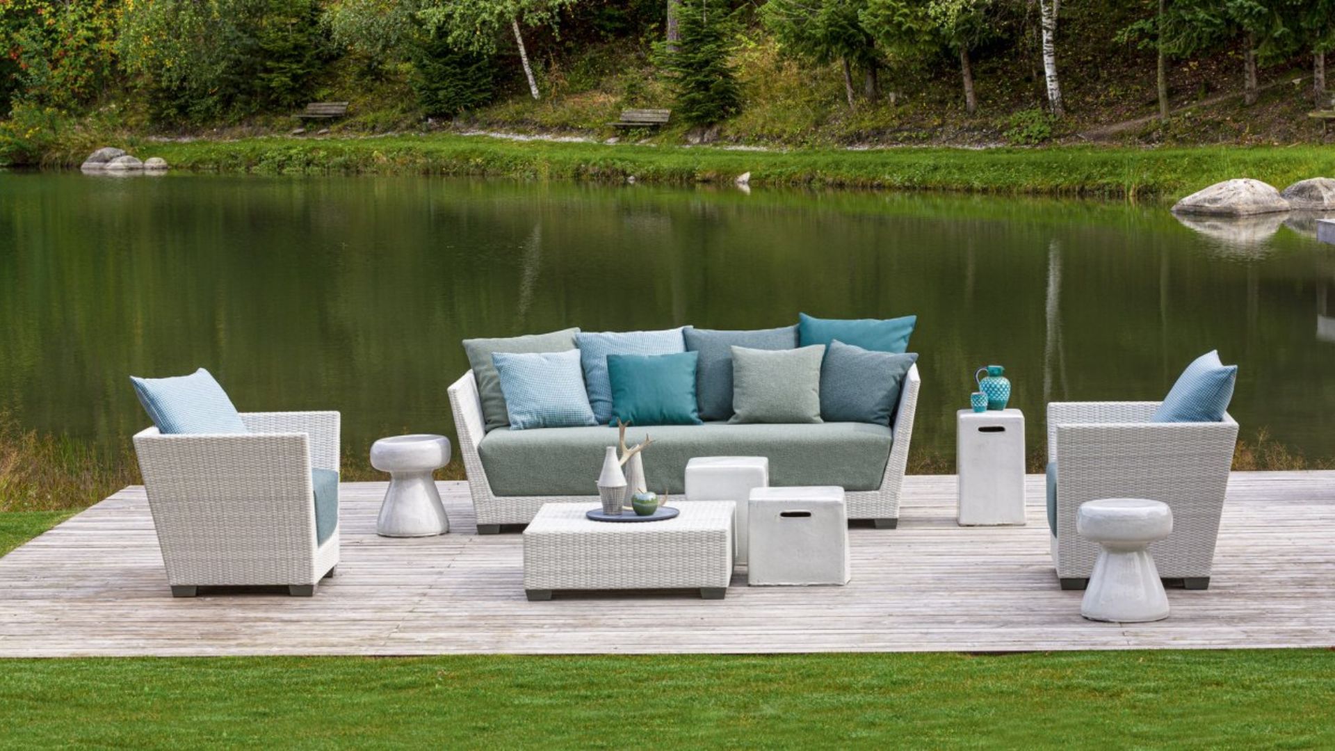 How Can Luxury Outdoor Furniture Transform Your Outdoor Living Space?